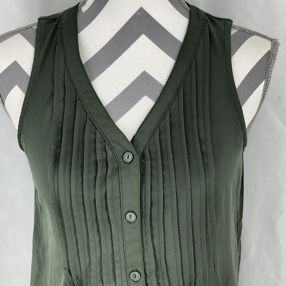 Merona Sleeveless V Neck Pintuck Pleats Olive Green 3 Button Blouse XS